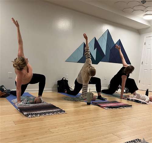 Postnatal Yoga Pop Up (precrawling babies welcome)